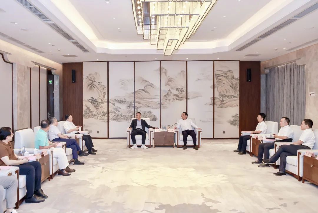 江西省萍鄉市委副書記、市長熊運浪會見天高集團李平總裁一行